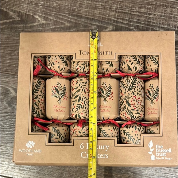 Tom Smith Christmas Crackers - Picture 5 of 5